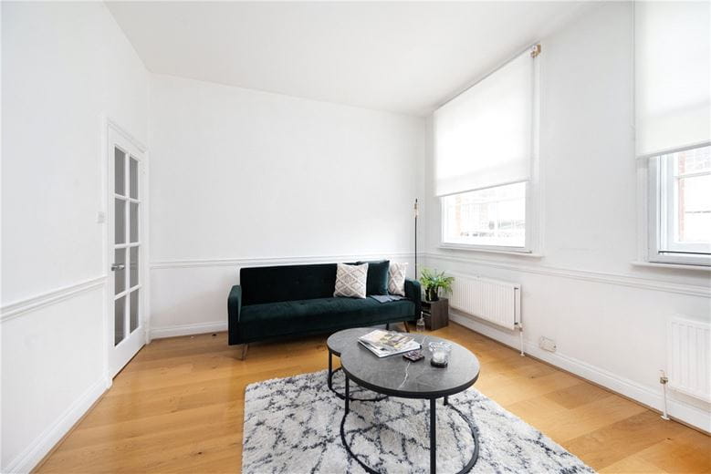 1 bedroom flat, Duke Street, London W1K - Available