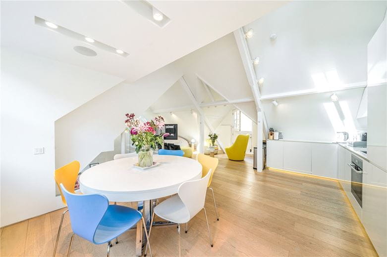 3 bedroom house, Bourdon Street, Mayfair W1K - Available