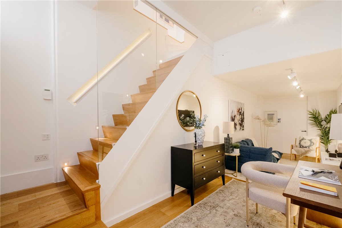 3 bedroom house, Bourdon Street, Mayfair W1K - Available