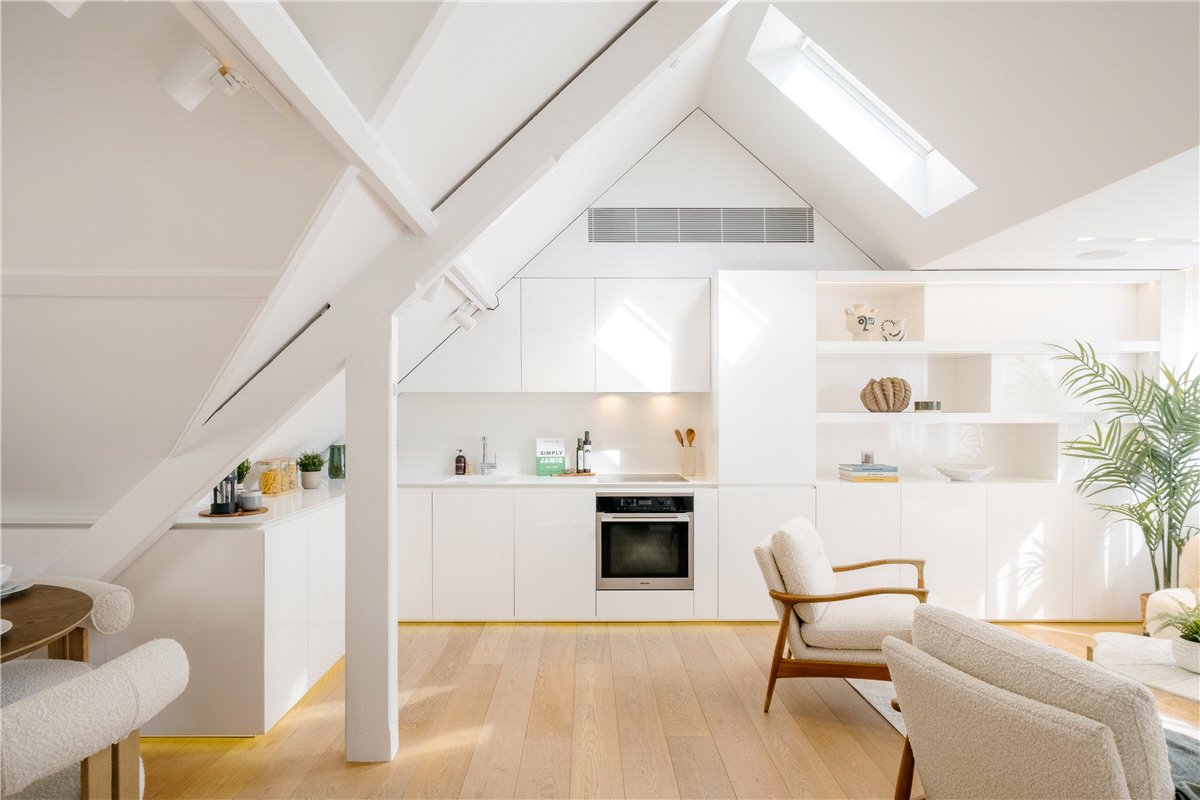 3 bedroom house, Bourdon Street, Mayfair W1K - Available