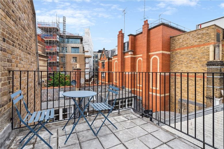 2 bedroom flat, Bruton Place, Mayfair W1J - Available