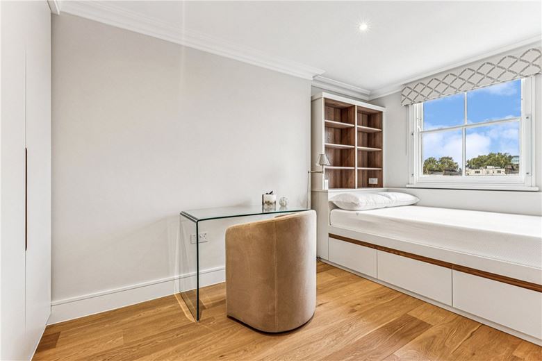 2 bedroom flat, Warwick Square, London SW1V - Available