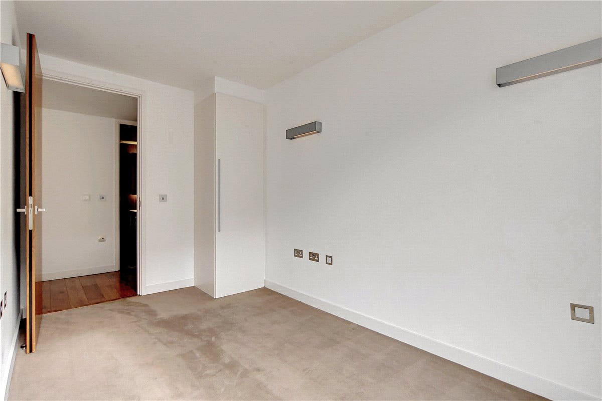 3 bedroom flat, Bolsover Street, Fitzrovia W1W - Available