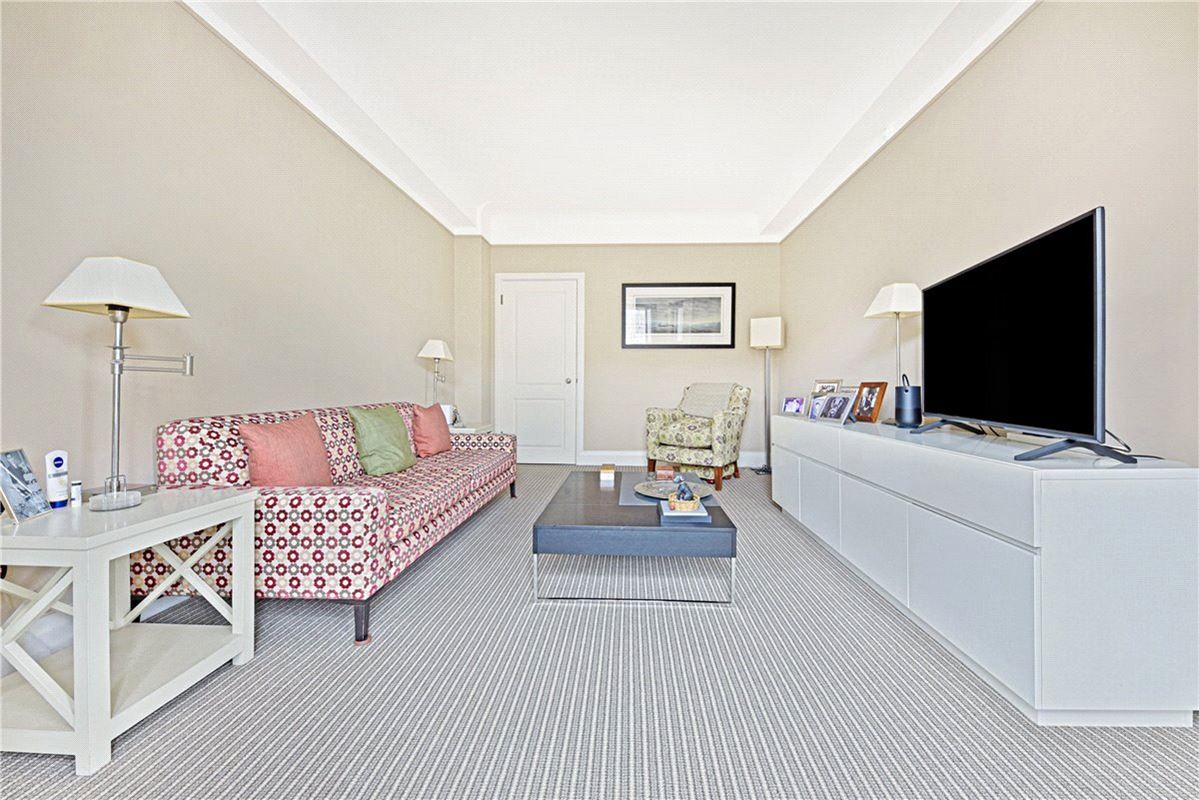 2 bedroom flat, Bryanston Place, Marylebone W1H - Available