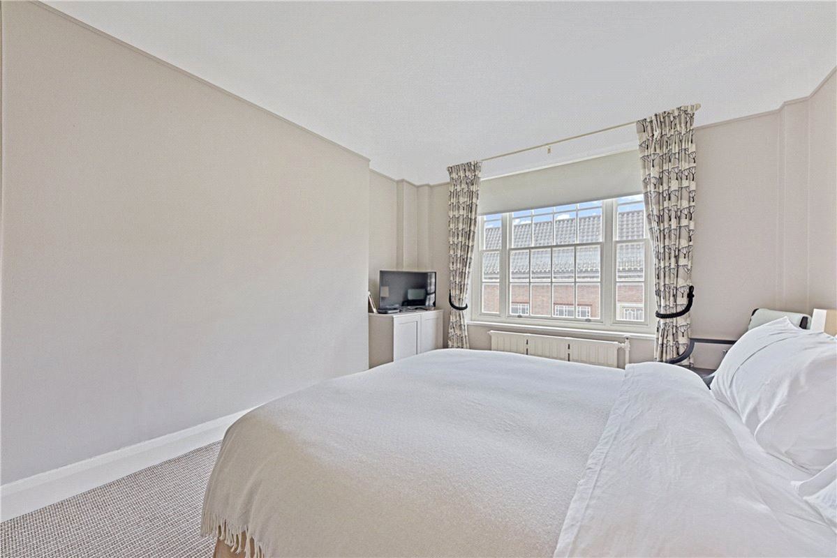 2 bedroom flat, Bryanston Place, Marylebone W1H - Available