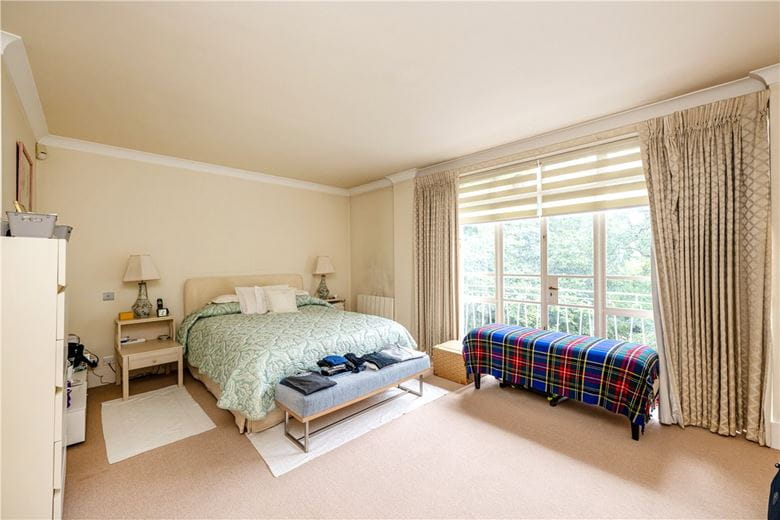 3 bedroom flat, Hans Place, Chelsea SW1X - Sold