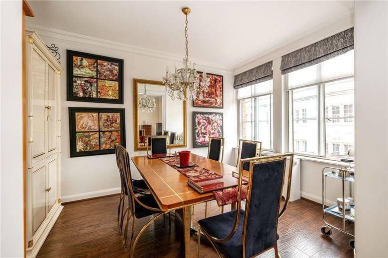 2 bedroom flat, Hallam Street, London W1W - Available