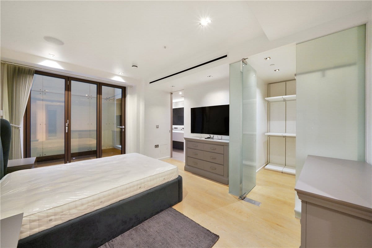 2 bedroom flat, Grosvenor Hill, London W1K - Available