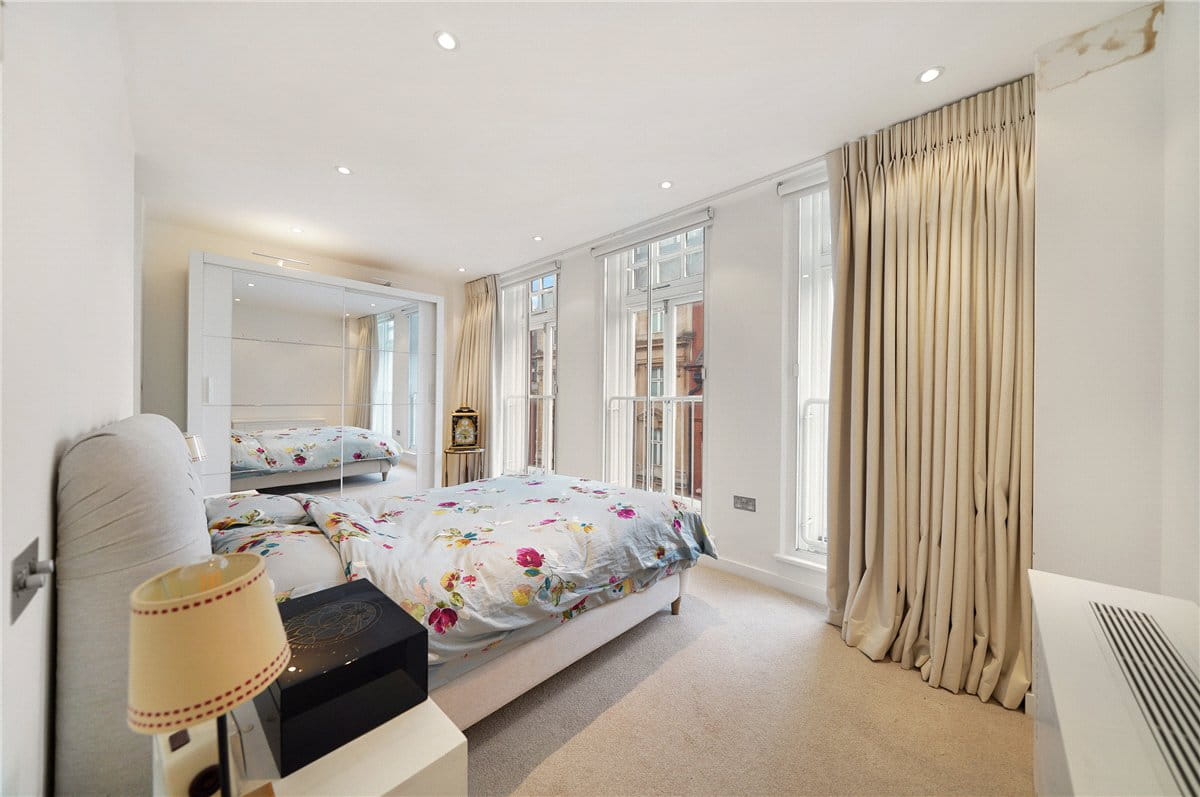 1 bedroom flat, Maddox Street, London W1S - Available