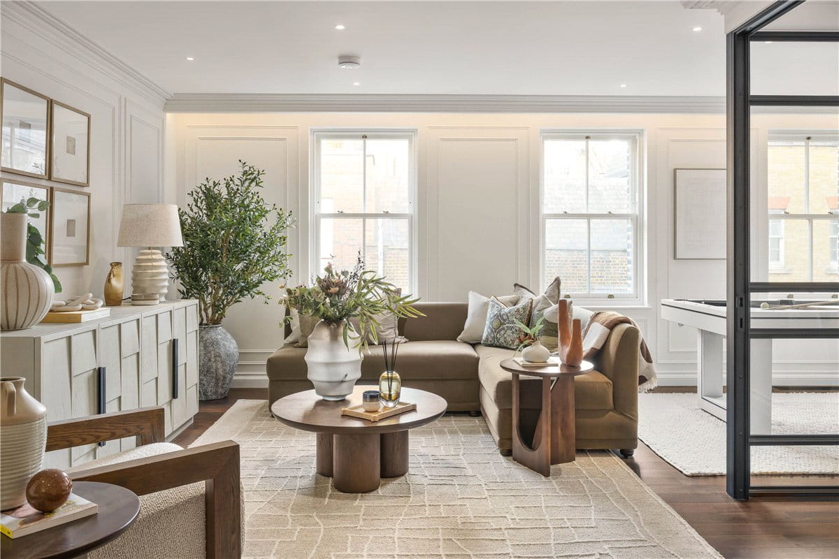 3 bedroom flat, Charles Street, London W1J - Available