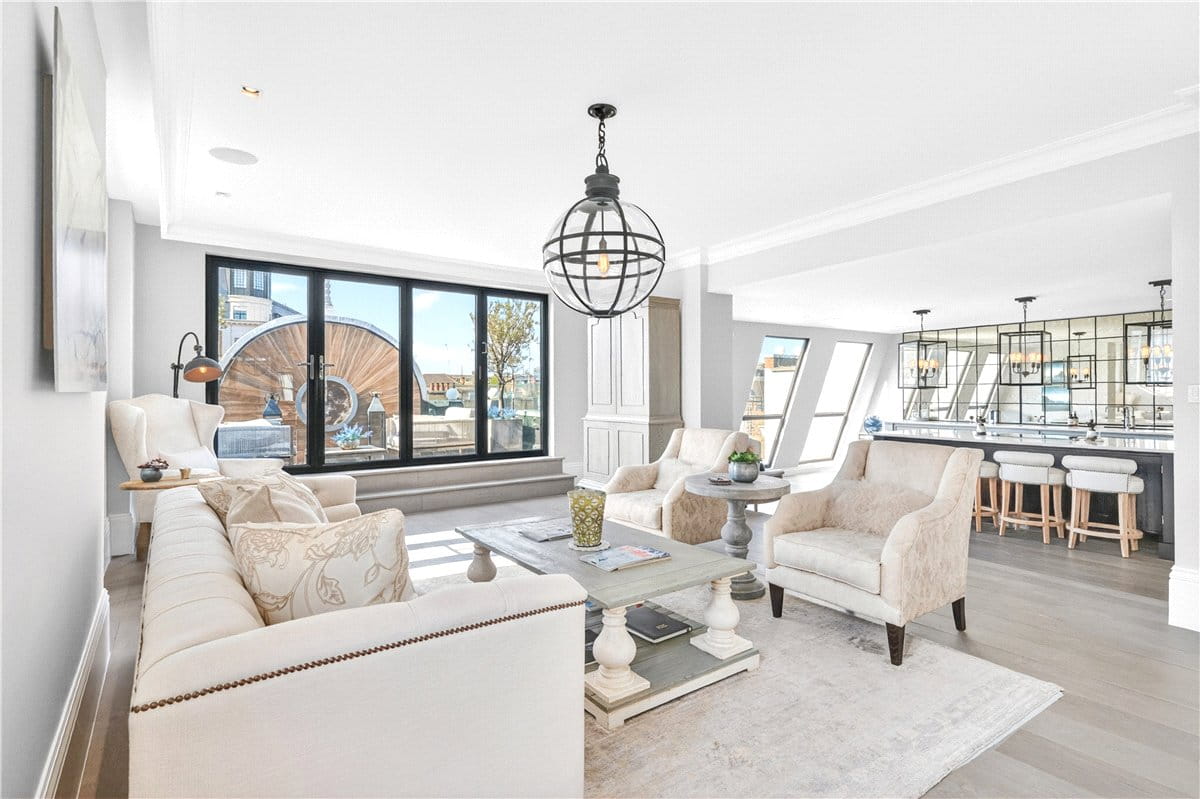 3 bedroom flat, Tavistock Street, London WC2E - Available