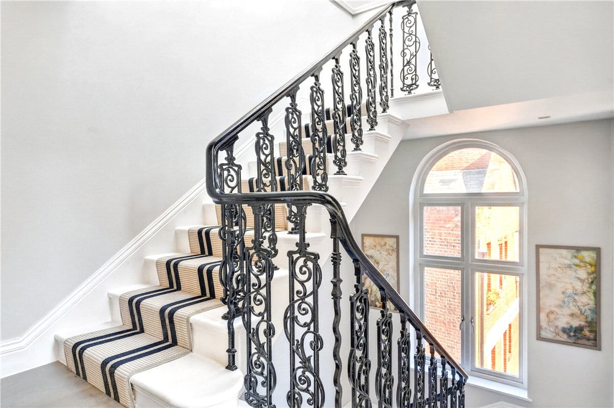3 bedroom flat, Tavistock Street, London WC2E - Available