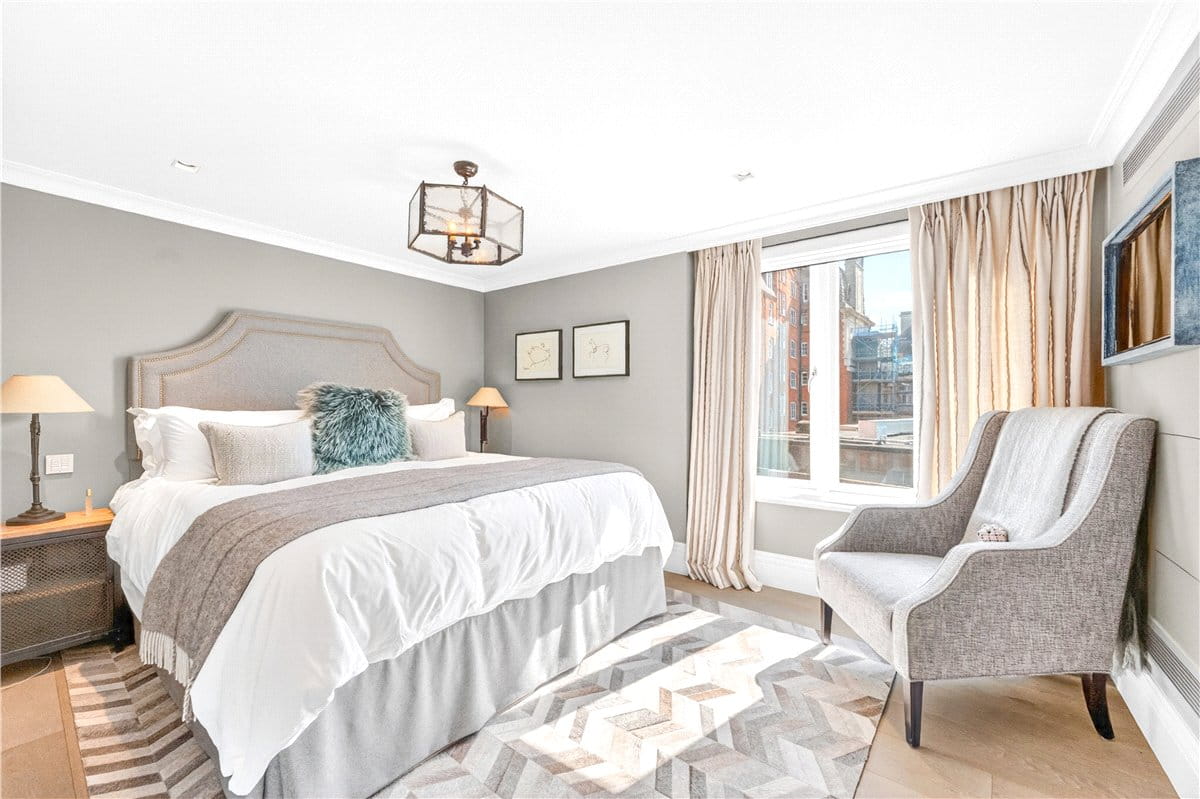 3 bedroom flat, Tavistock Street, London WC2E - Available