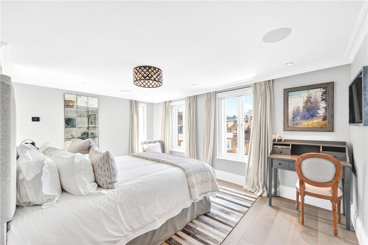 3 bedroom flat, Tavistock Street, London WC2E - Available