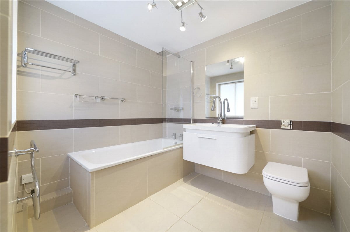 3 bedroom flat, Harley Street, London W1G - Available