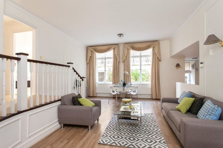 2 bedroom flat, Mansfield Street, London W1G - Available