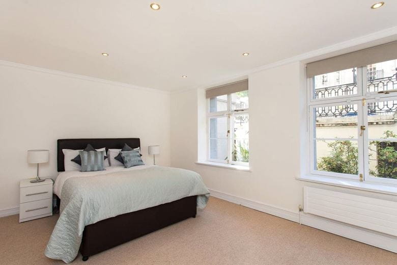 2 bedroom flat, Mansfield Street, London W1G - Available