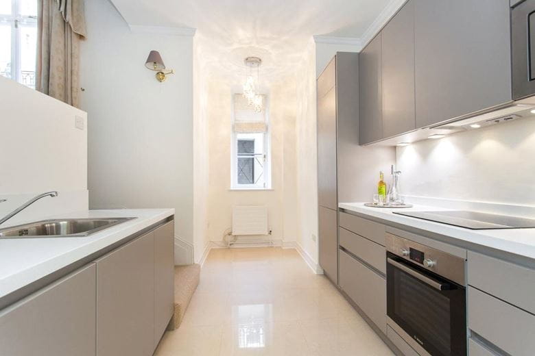 2 bedroom flat, Mansfield Street, London W1G - Available