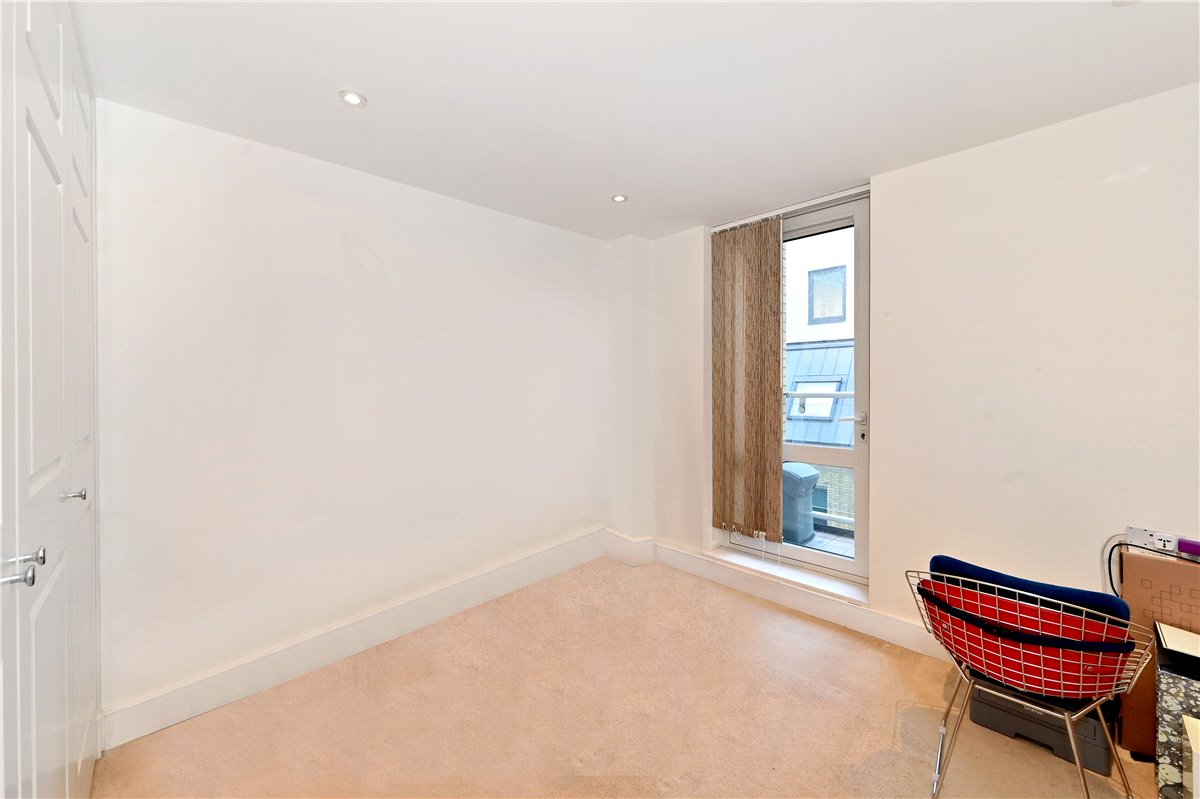 2 bedroom flat, Barrett Street, Marylebone W1U - Available