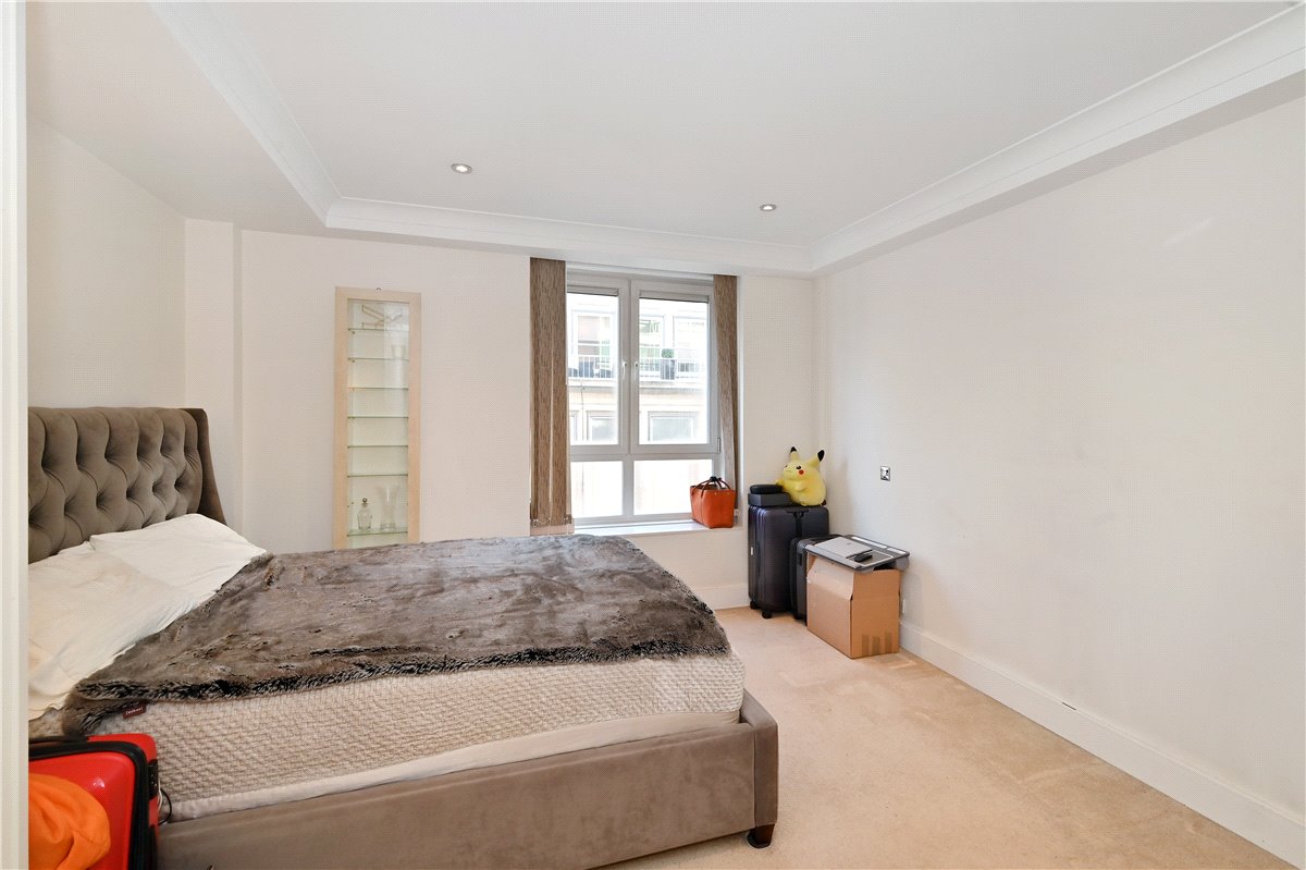2 bedroom flat, Barrett Street, Marylebone W1U - Available