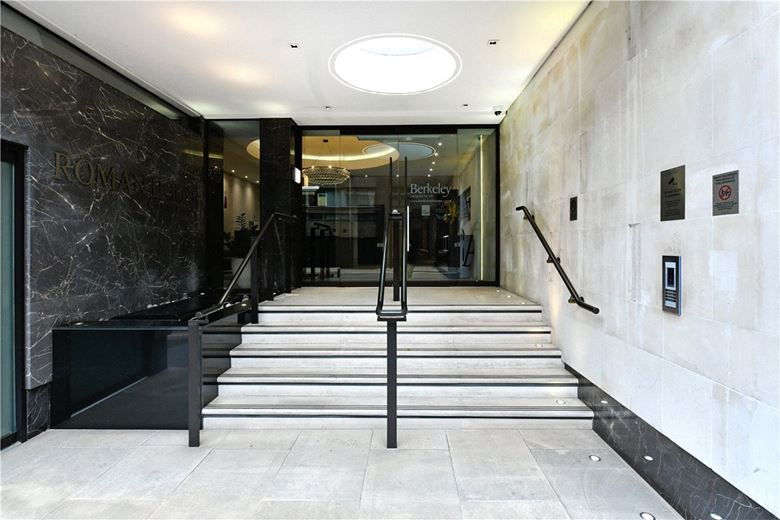 1 bedroom flat, Wood Street, St Pauls EC2Y - Available