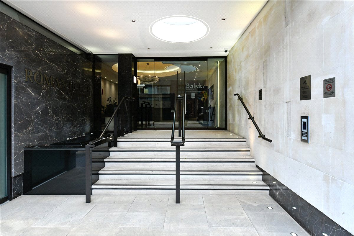 1 bedroom flat, Wood Street, St Pauls EC2Y - Available