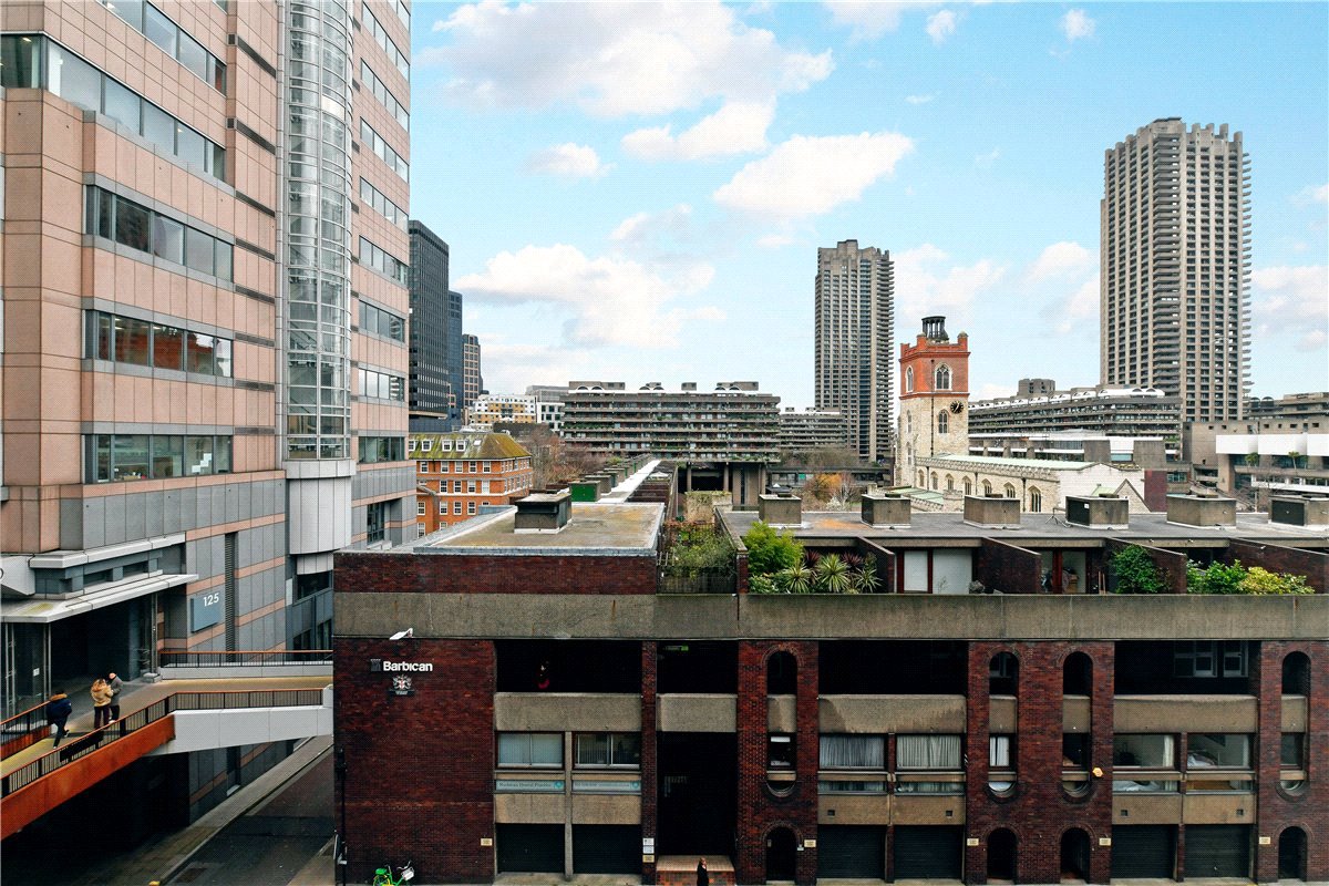 1 bedroom flat, Wood Street, St Pauls EC2Y - Available