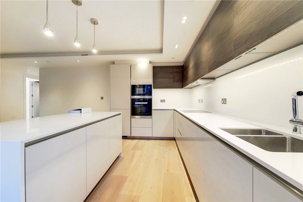 2 bedroom flat, Kensington Gardens Square, London W2 - Available