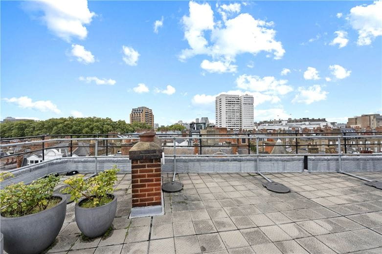 1 bedroom flat, Basildon Court, 28 Devonshire Street W1G - Available