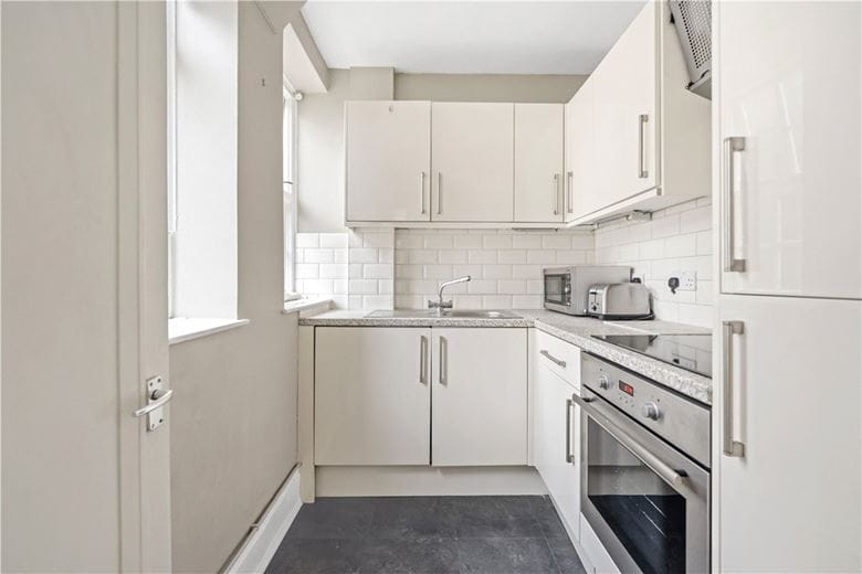 1 bedroom flat, Basildon Court, 28 Devonshire Street W1G - Available