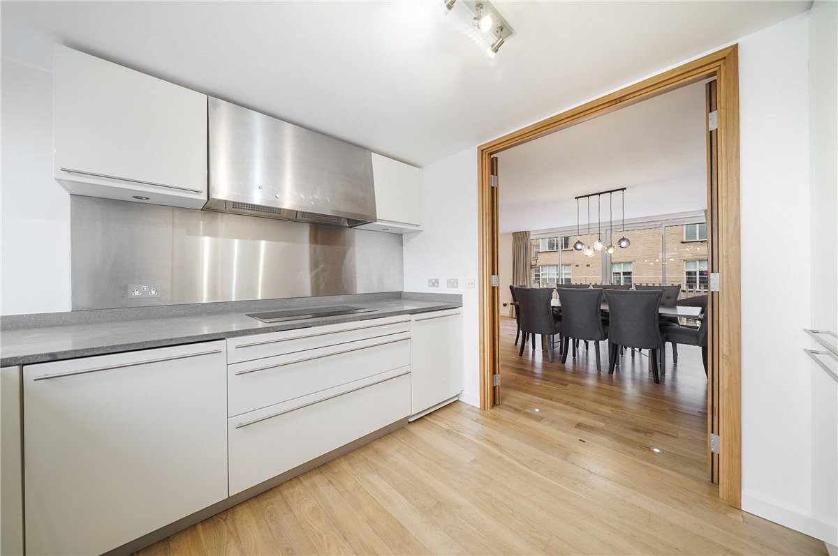 2 bedroom flat, William Mews, Knightsbridge SW1X - Available