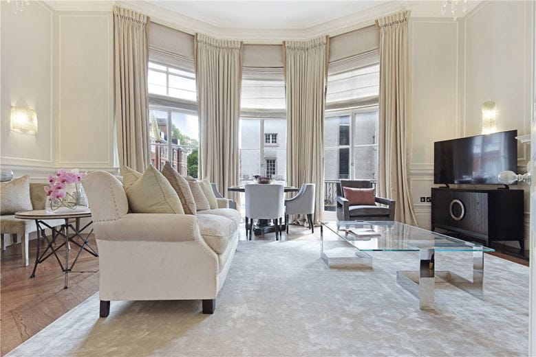 2 bedroom flat, Pont Street, Knightsbridge SW1X - Available