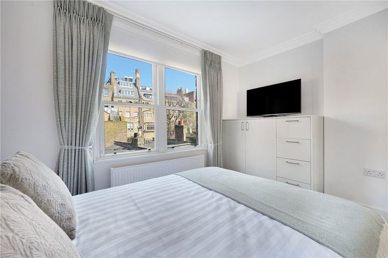 4 bedroom flat, Beaufort Gardens, Knightsbridge SW3 - Let Agreed