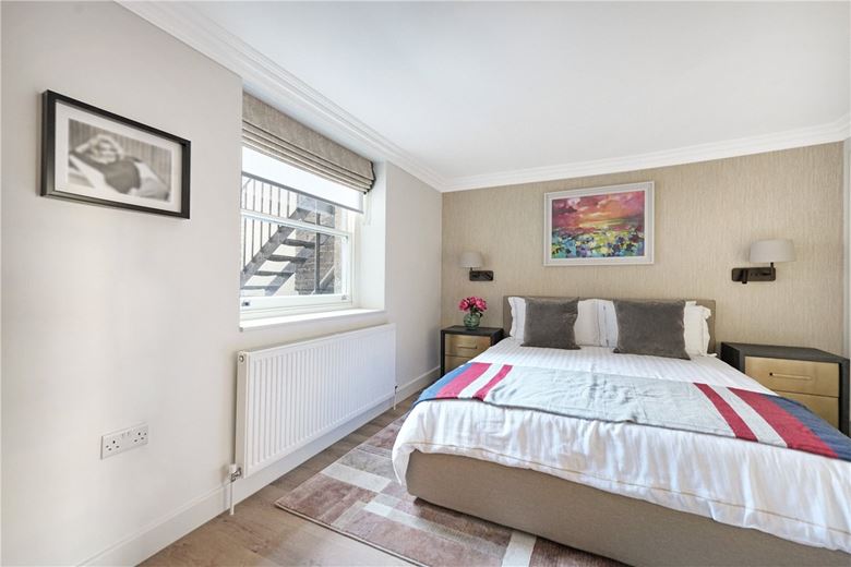 4 bedroom flat, Beaufort Gardens, Knightsbridge SW3 - Let Agreed