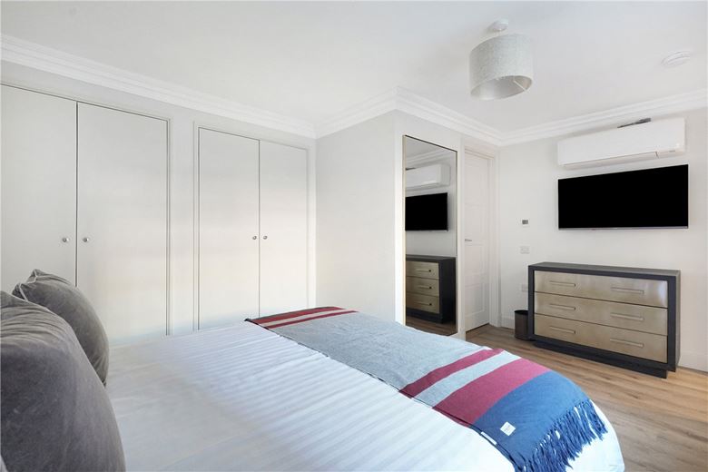 4 bedroom flat, Beaufort Gardens, Knightsbridge SW3 - Let Agreed