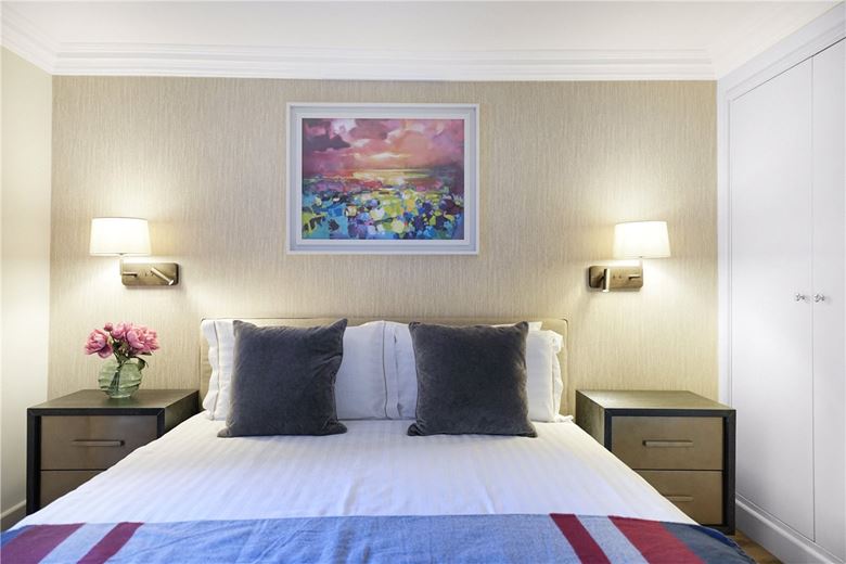 4 bedroom flat, Beaufort Gardens, Knightsbridge SW3 - Let Agreed