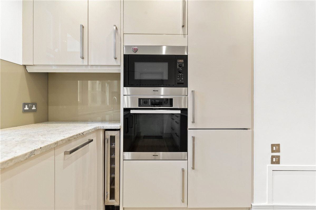 2 bedroom flat, Lowndes Square, Belgravia SW1X - Let Agreed