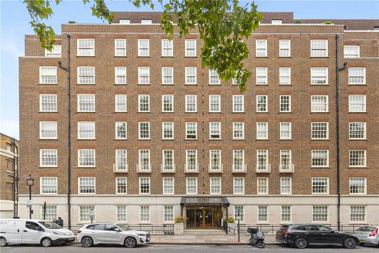 2 bedroom flat, Lowndes Square, Belgravia SW1X - Let Agreed
