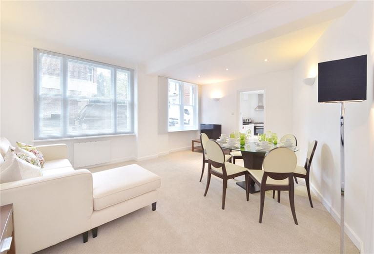 2 bedroom flat, Hill Street, Mayfair W1J - Available