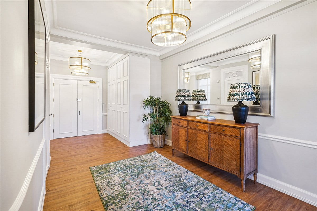 3 bedroom flat, Grosvenor Square, Mayfair W1K - Available