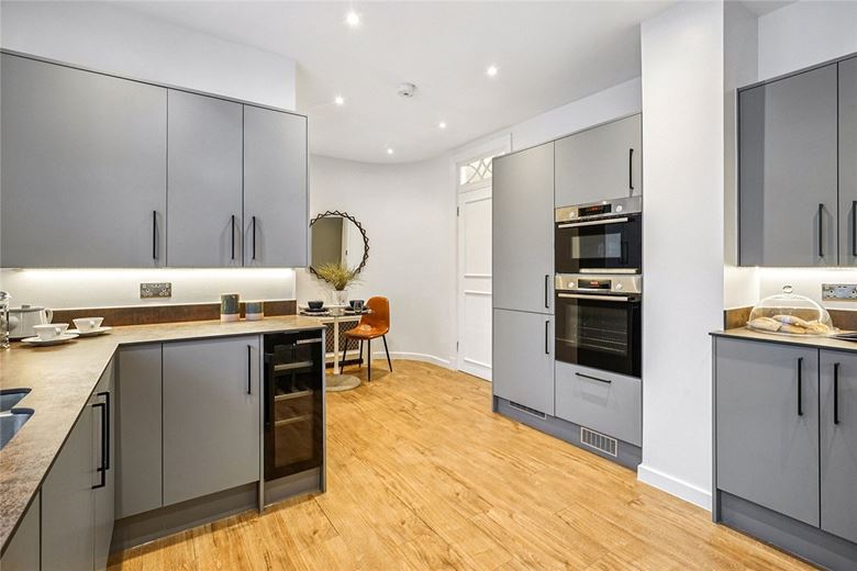 3 bedroom flat, Grosvenor Square, Mayfair W1K - Available