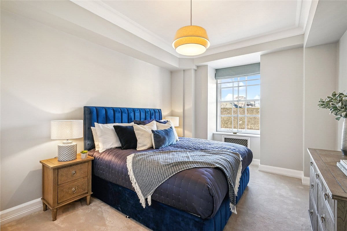 3 bedroom flat, Grosvenor Square, Mayfair W1K - Available