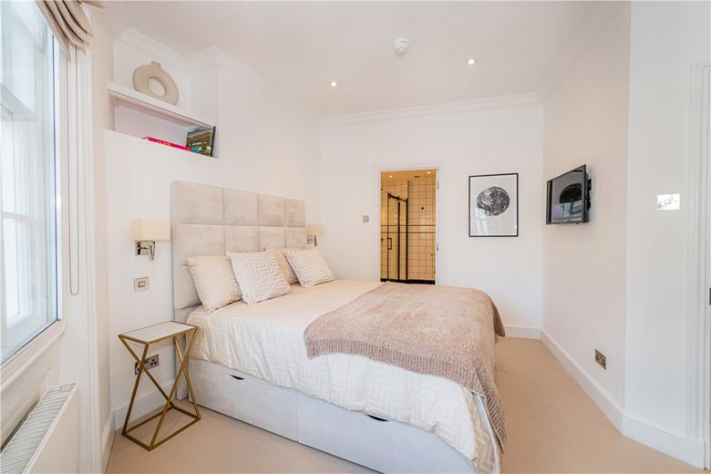 1 bedroom flat, Brook Street, Mayfair W1K - Available