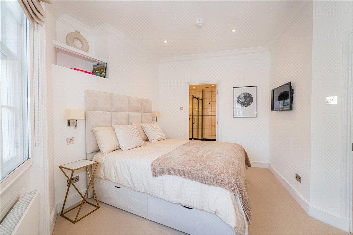 1 bedroom flat, Brook Street, Mayfair W1K - Available