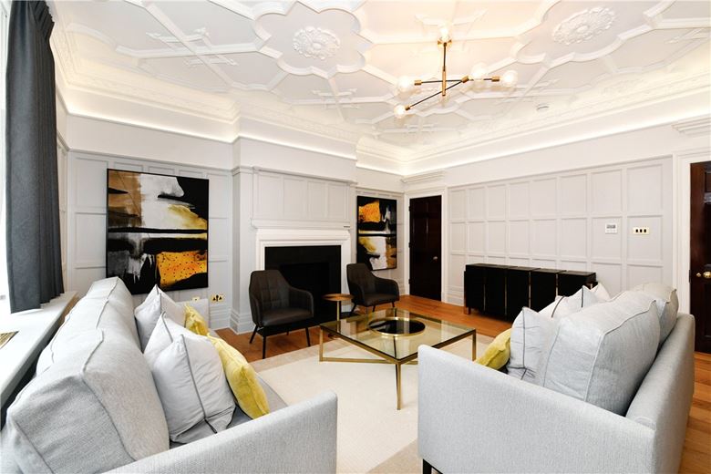 2 bedroom flat, Park Street, Mayfair W1K - Available