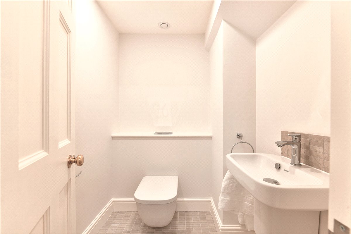 2 bedroom flat, Park Street, Mayfair W1K - Available