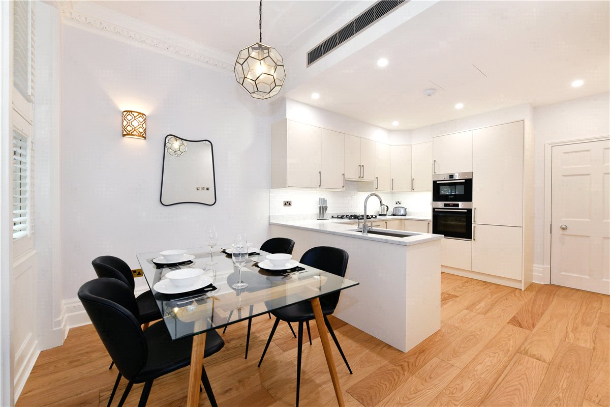 2 bedroom flat, Park Street, Mayfair W1K - Available