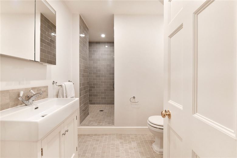 2 bedroom flat, Park Street, Mayfair W1K - Available