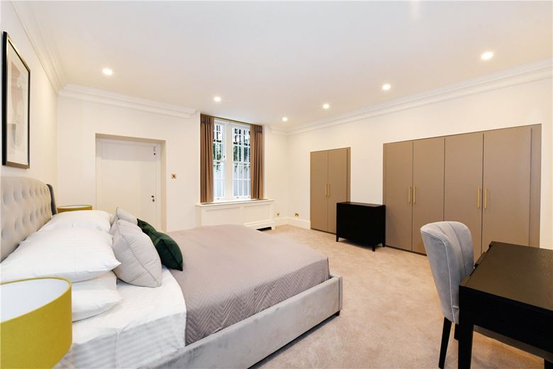 2 bedroom flat, Park Street, Mayfair W1K - Available