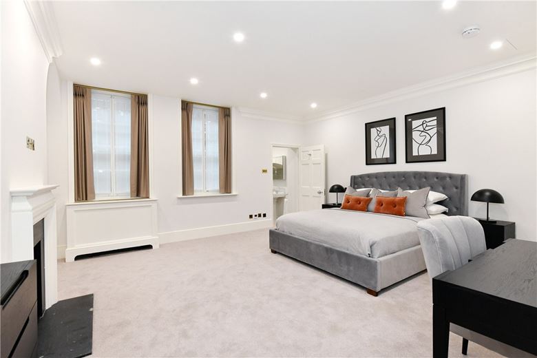 2 bedroom flat, Park Street, Mayfair W1K - Available